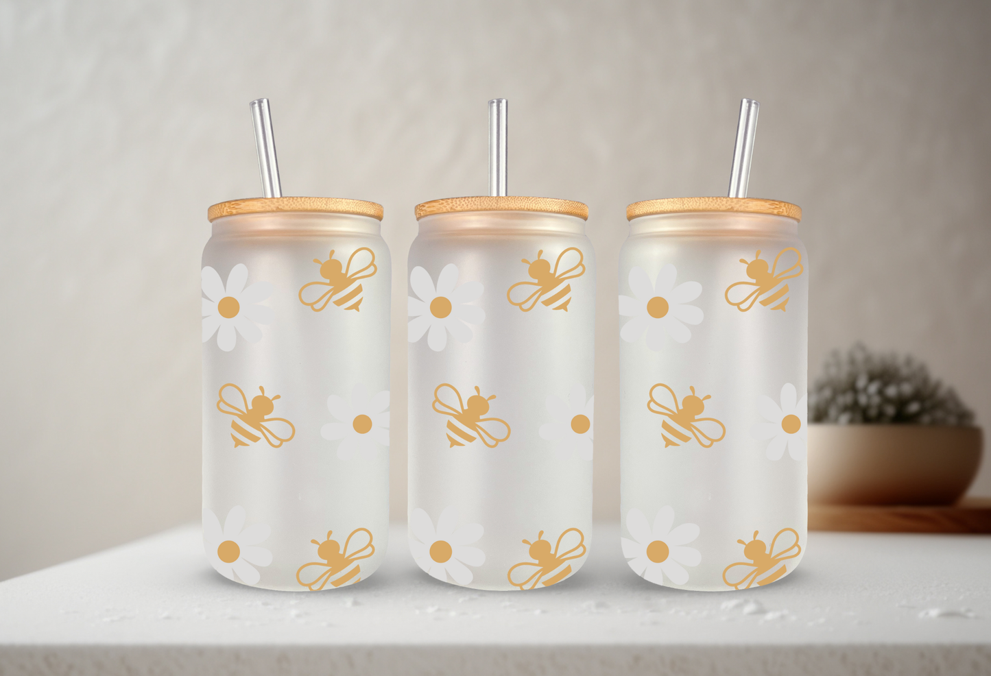 Honey Bee & Daisy | UVDTF | 20 oz Libbey Can Glass with Bamboo Lid & Straw