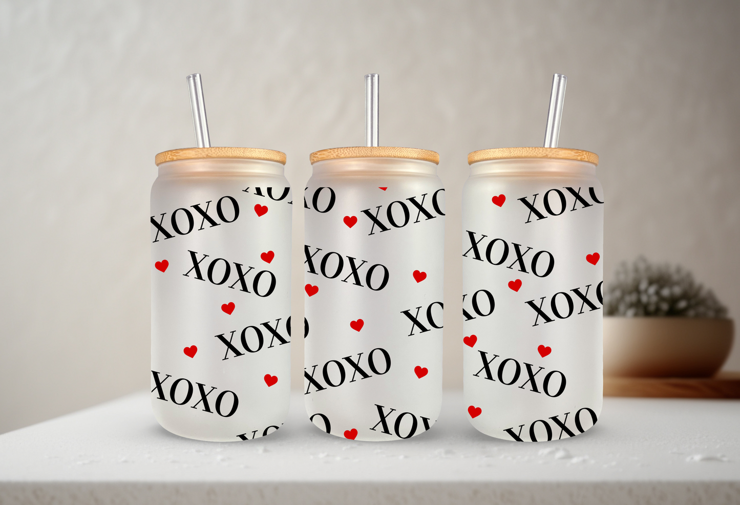 XOXO Hearts | VINYL | 20 oz Libbey Can Glass with Bamboo Lid & Straw