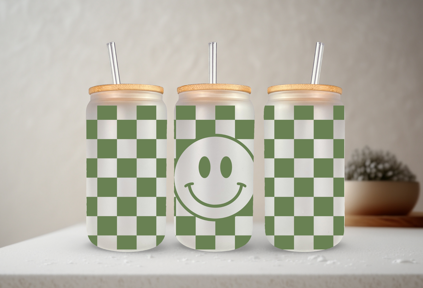Checkered Smiley | UVDTF | 20 oz Libbey Can Glass with Bamboo Lid & Straw