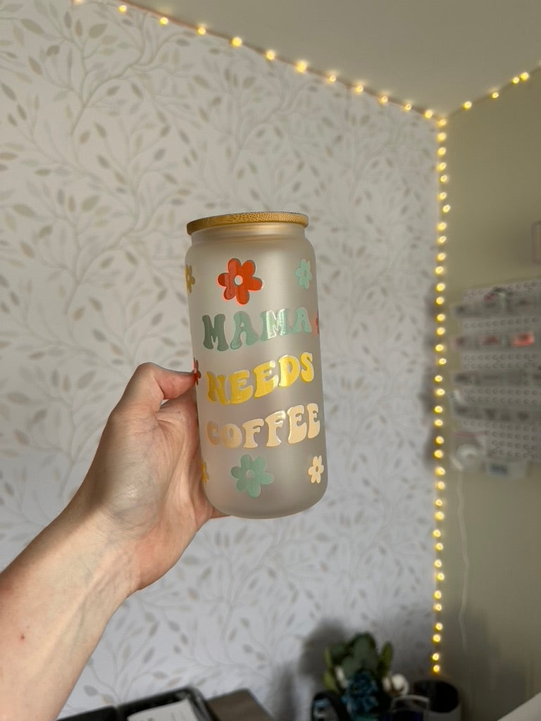 Mama Needs Coffee | UVDTF | 20 oz Libbey Can Glass with Bamboo Lid & Straw