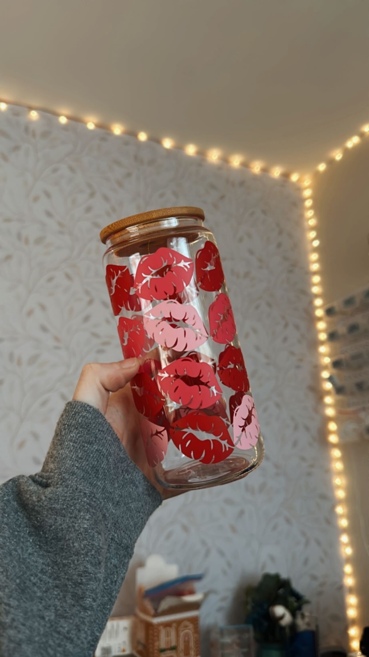 Kisses | VINYL | 20 oz Libbey Can Glass with Bamboo Lid & Straw
