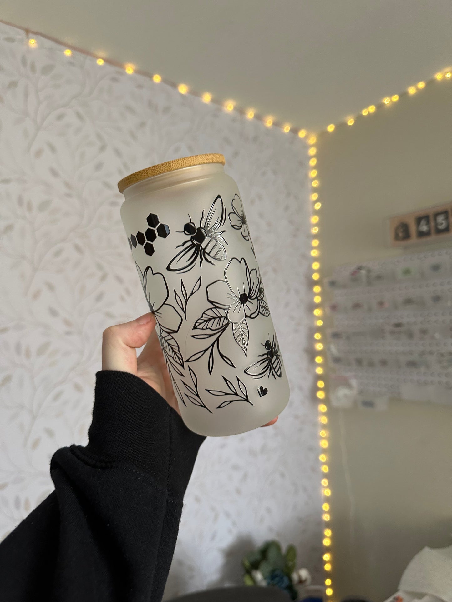 Flowers and Bees | VINYL | 20 oz Libbey Can Glass with Bamboo Lid & Straw