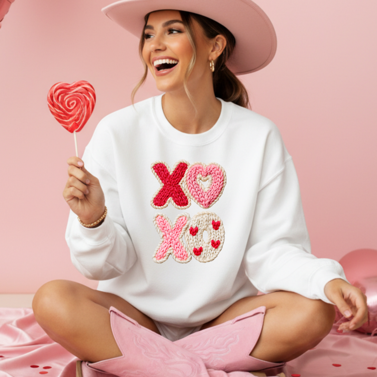 XOXO Faux Knit | Unisex Crewneck Sweatshirt [GILDAN]