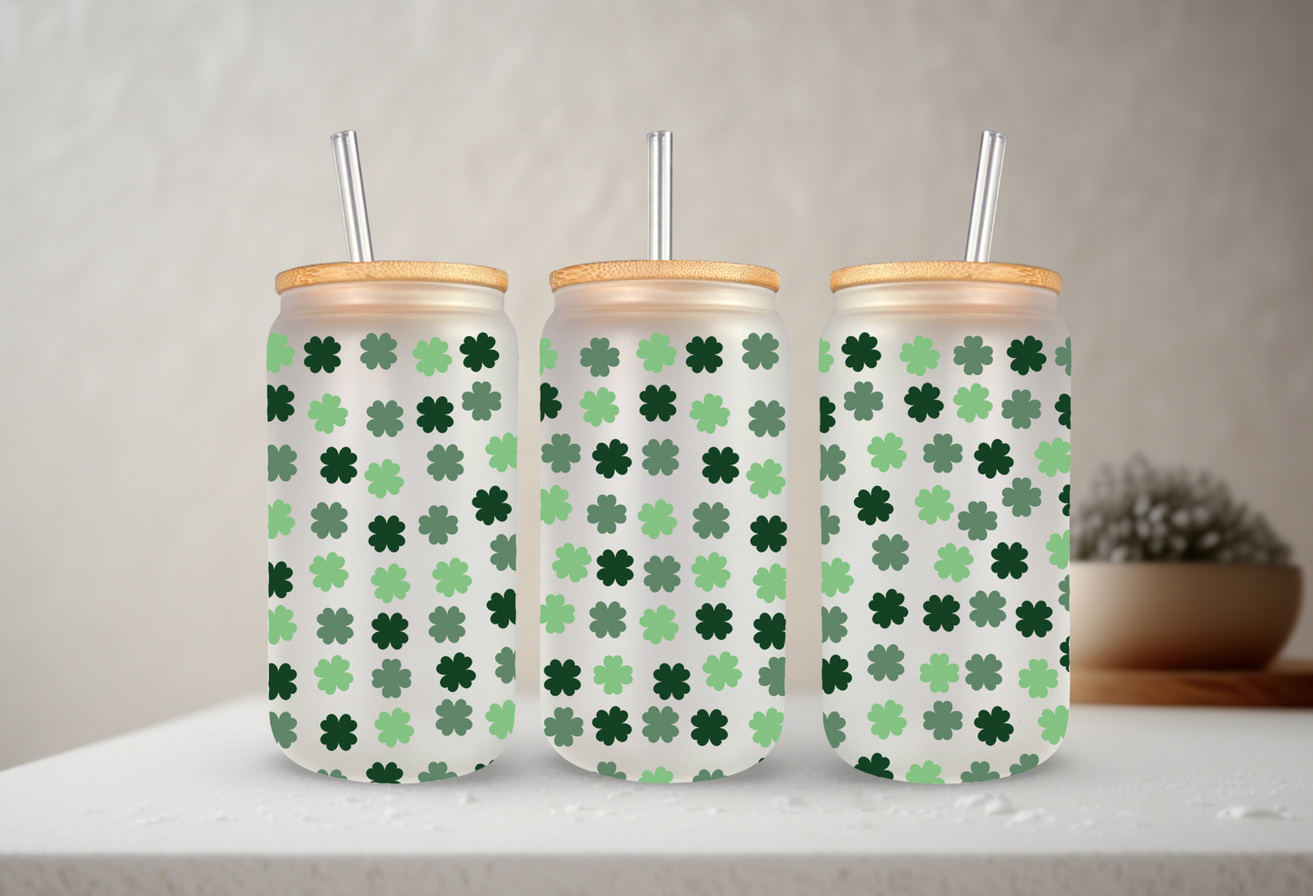 Shamrocks | VINYL | 20 oz Libbey Can Glass with Bamboo Lid & Straw