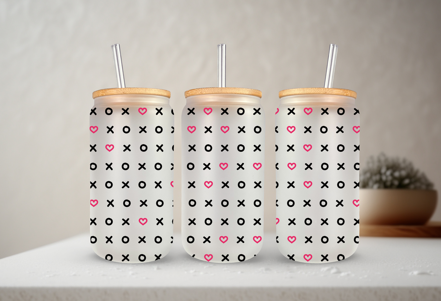 XOXO | VINYL | 20 oz Libbey Can Glass with Bamboo Lid & Straw